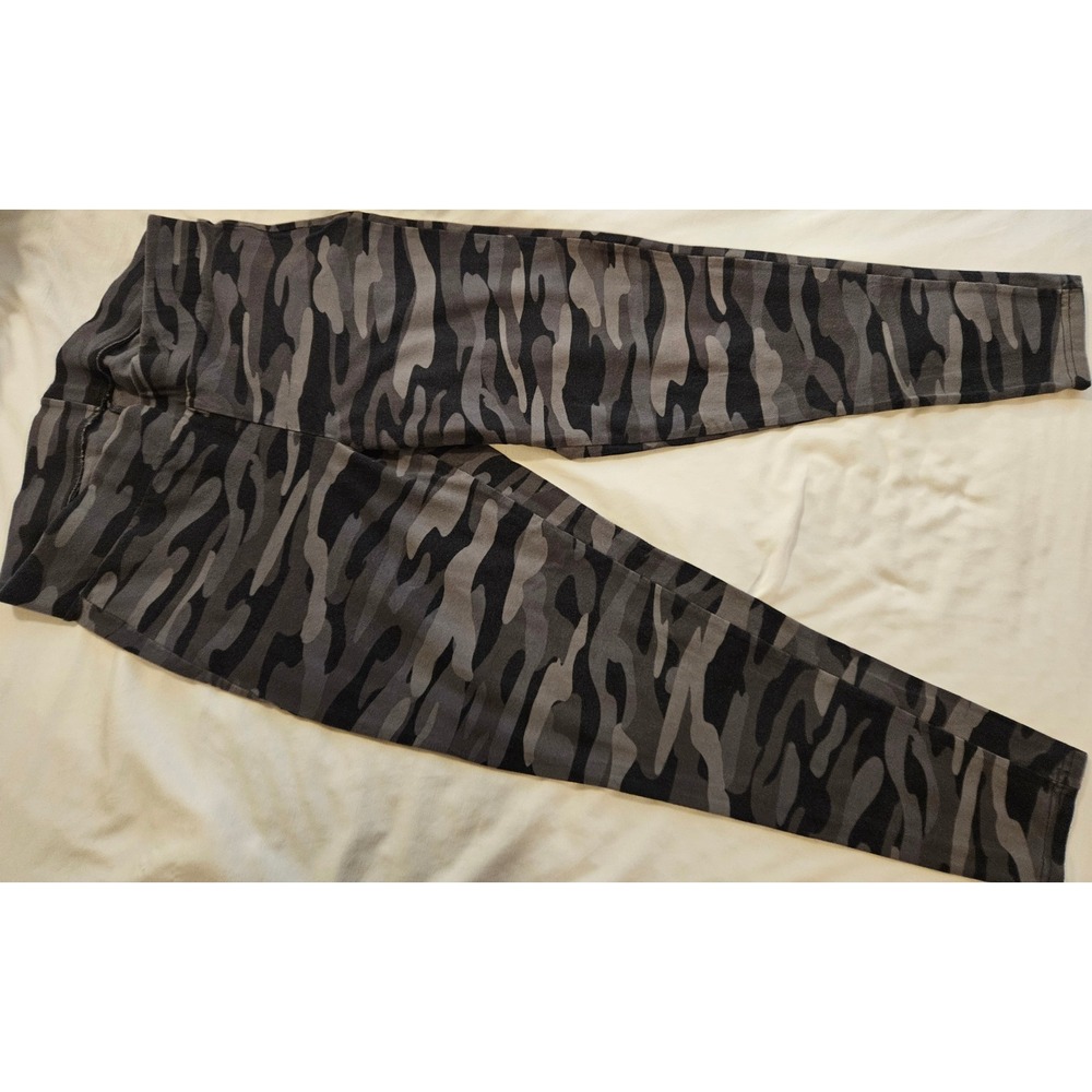 Torrid Womens Grey Black Camo Print Leggings Plus Size 1 Stretch 1X Comfy Cozy